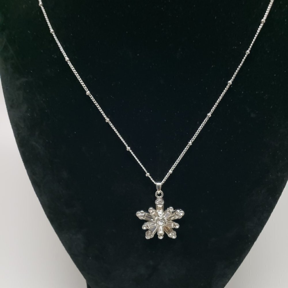 AVENUE Silver-tone Sparkling Crystals Snowflakes Pendant Necklace with Earrings - Picture 5 of 13